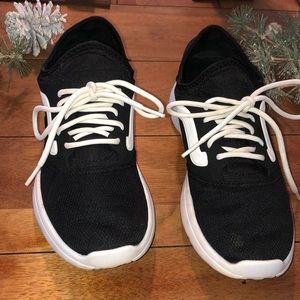 Woman’s size 8 black and white Vans Sneakers